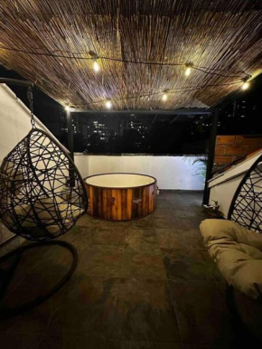 Penthouse W/ jacuzzi in Lleras park
